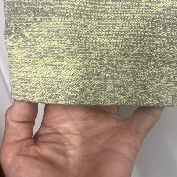 150. Gymshark Adapt Ombre Seamless Shorts Triangle | Taupe Grey Print, 5” inseam - Picture 5 of 10